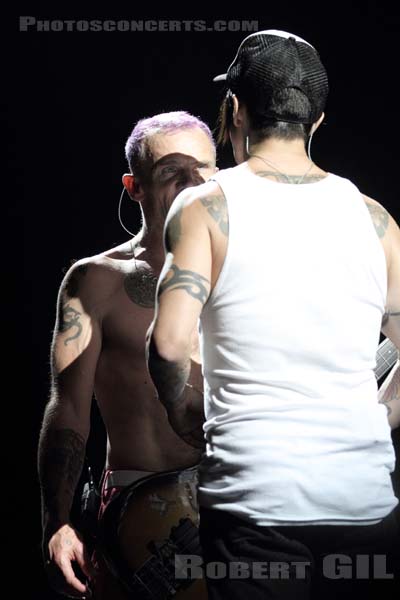 RED HOT CHILI PEPPERS - 2011-10-19 - PARIS - Bercy - 